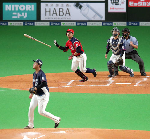 日本ハム対西武　2回裏日本ハム無死二、三塁、宇佐見は適時二塁打を放つ。投手は西武高橋光（撮影・佐藤翔太）