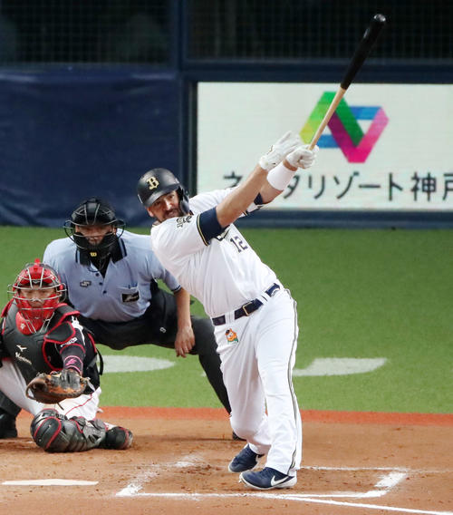オリックス対ロッテ　6回裏オリックス1死二、三塁、代打マレーロは左前適時打を放つ（撮影・加藤哉）