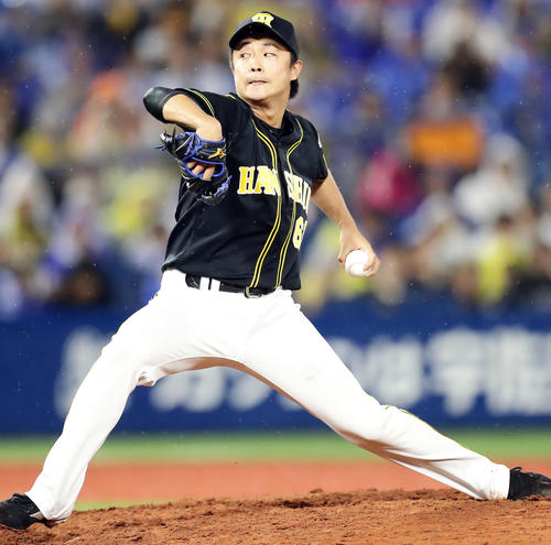 DeNA対阪神　10回裏DeNAの攻撃で登板した島本（撮影・浅見桂子）
