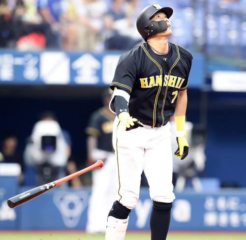 DeNA対阪神　1回表阪神2死、糸井は右翼に先制ソロ本塁打を放つ（撮影・浅見桂子）