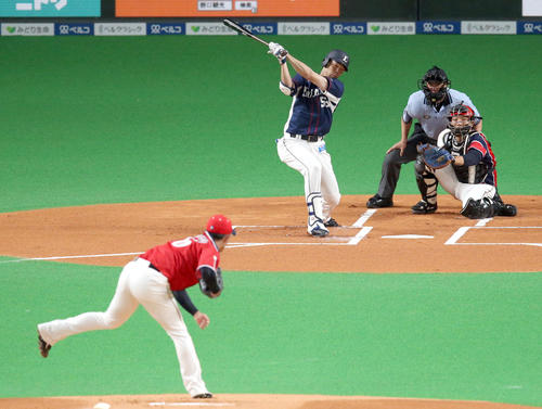日本ハム対西武 1回表西武無死、秋山を三振にとる日本ハム吉川(撮影・佐藤翔太)