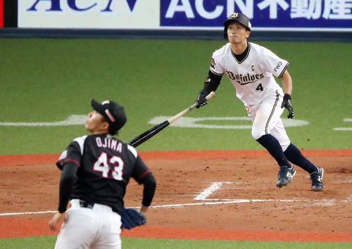 オリックス対ロッテ　5回裏オリックス1死二塁、福田は右越え適時三塁打を放つ（撮影・加藤哉）