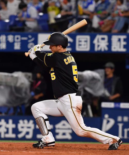 5回表阪神1死、右前安打を放つ近本光司（撮影・上田博志）