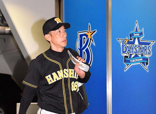 DeNA対阪神　DeNAに敗れ横浜スタジアムを引き揚げる矢野燿大監督（撮影・上田博志）