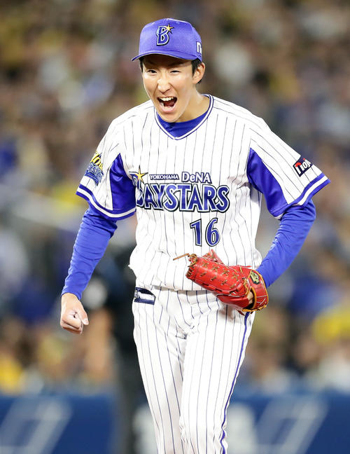 DeNA対阪神　5回表阪神2死一、二塁、マルテを空振り三振に仕留めた大貫は雄たけびを上げる（撮影・浅見桂子）