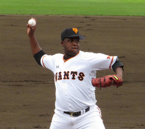 イースタン・リーグの西武戦で来日初登板を果たした巨人デラロサ（撮影・千葉修宏）