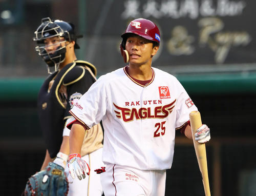 楽天対日本ハム　2回裏楽天1死、見逃し三振に倒れた田中（撮影・足立雅史）