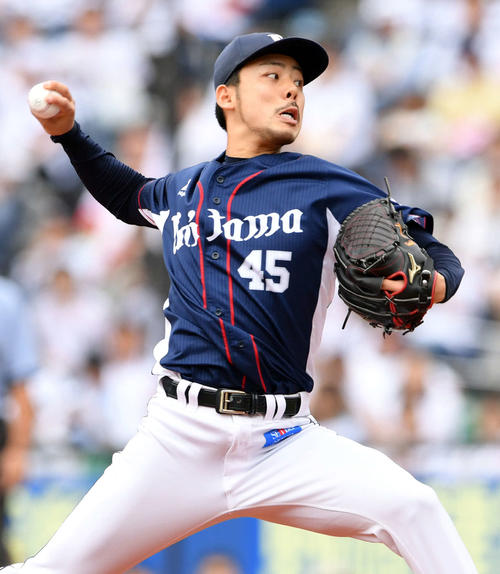 ロッテ対西武　4勝目を挙げた西武本田（撮影・滝沢徹郎）