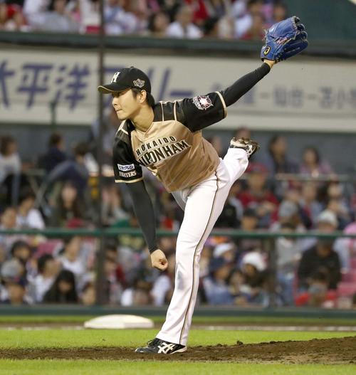 楽天対日本ハム　8回途中から登板の玉井（撮影・黒川智章）