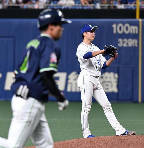 中日対ヤクルト　3回表ヤクルト2死、山田哲に中越え本塁打を浴び、がっくりとする大野雄（撮影・前岡正明）