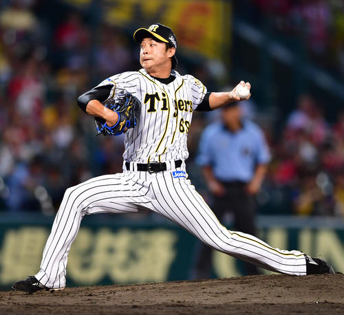 4回途中から登板する島本浩也（撮影・清水貴仁）