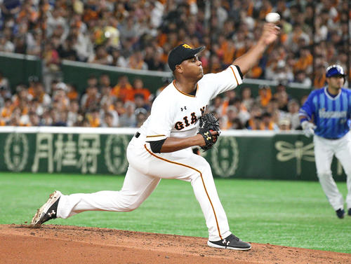 巨人対DeNA　先発で登板し力投する巨人メルセデス（撮影・中島郁夫）