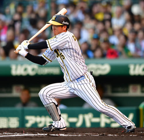 1回裏阪神無死、二塁への内野安打を放つ近本（撮影・清水貴仁）