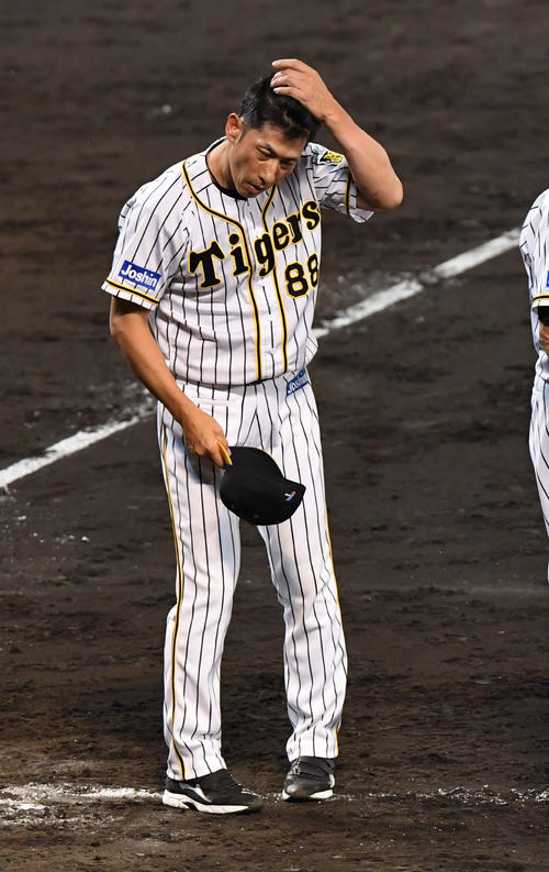 阪神対巨人　巨人に負け渋い表情を見せる矢野燿大監督（撮影・奥田泰也）