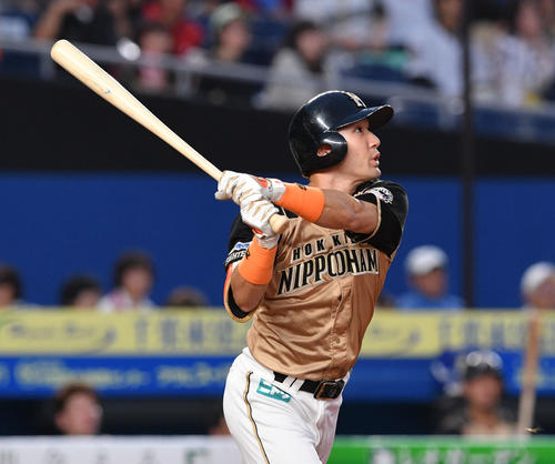 ロッテ対日本ハム　3回表日本ハム2死、杉谷は右越えソロ本塁打を放つ（撮影・滝沢徹郎）