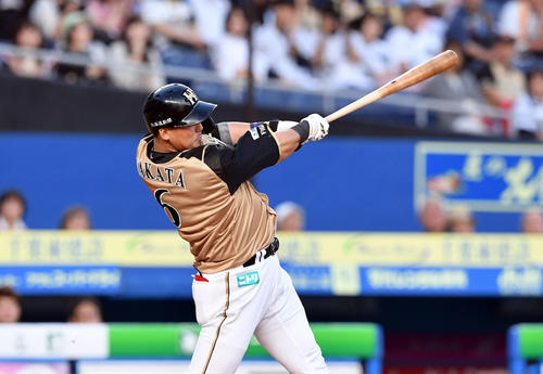 ロッテ対日本ハム　1回表日本ハム2死一塁、中田は先制の中越え2点本塁打を放つ（撮影・滝沢徹郎）