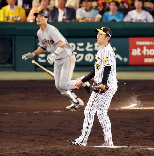 阪神対巨人　6回表巨人無死、大城に勝ち越し本塁打を浴びる西（撮影・前田充）