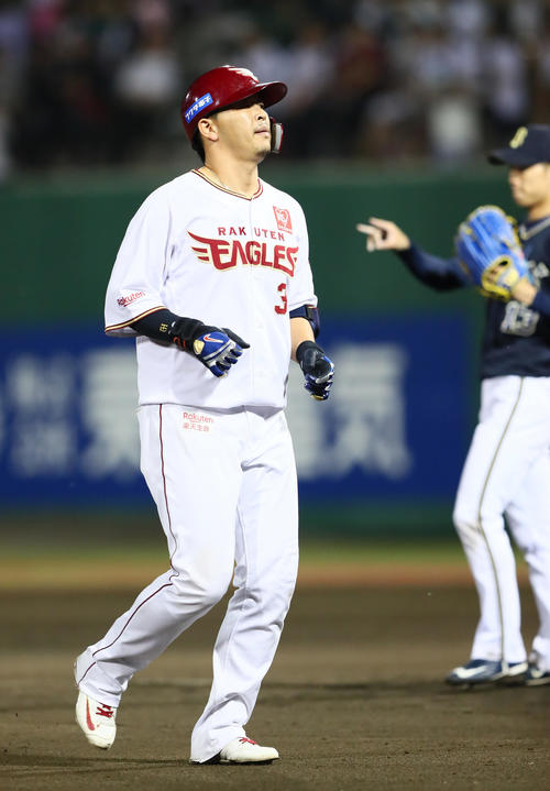 楽天対オリックス　7回裏楽天1死、浅村は左飛に倒れる（撮影・足立雅史）