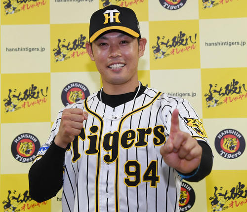 オールスター、プラスワンで選出された原口は笑顔でポーズ（2019年7月9日）