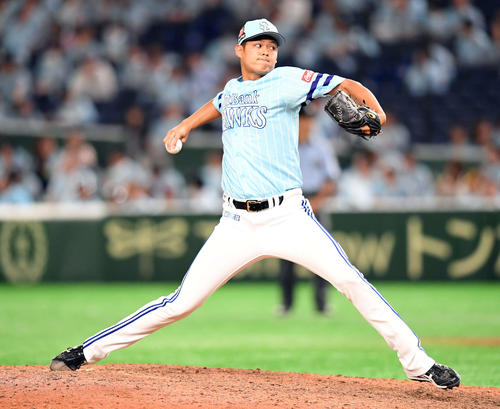 ソフトバンク対西武　12回からマウンドに上がったソフトバンク椎野（撮影・たえ見朱実）