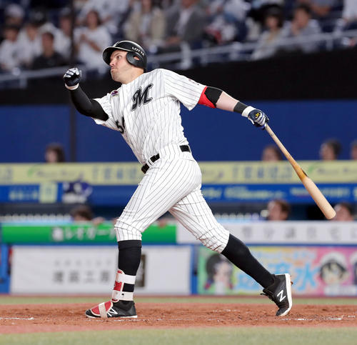 ロッテ対日本ハム　4回裏ロッテ2死、レアードは左越えソロ本塁打を放つ（2019年7月8日撮影）