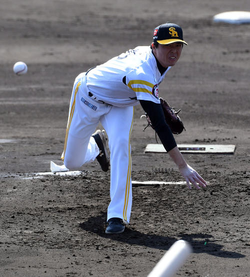 ソフトバンクの田中正義（2019年2月16日撮影）