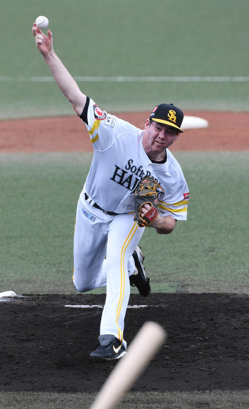 ソフトバンク先発のスチュワートは2回を投げ、1安打無失点と好投する（撮影・今浪浩三）
