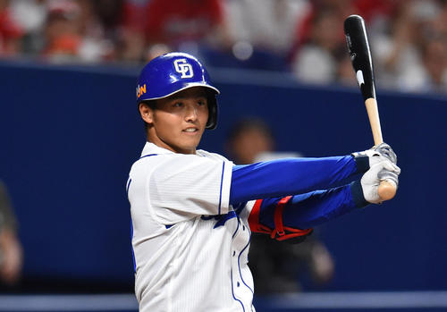 中日対広島　4回裏中日2死一、三塁、右翼線2点適時三塁打を放った石橋康太（撮影・森本幸一）