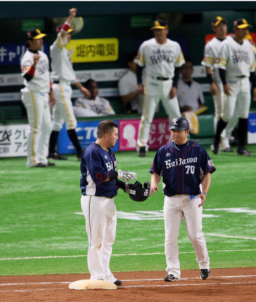 5回表西武2死一、二塁、山川穂高は左飛に倒れる（撮影・栗木一考）