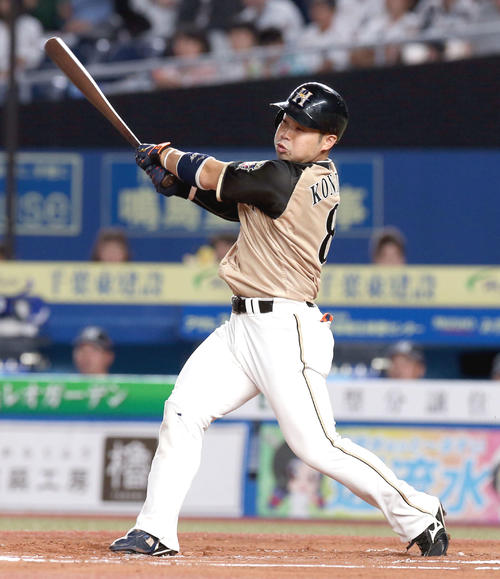 ロッテ対日本ハム　6回表日本ハム2死、近藤は左越えソロ本塁打を放つ（撮影・佐藤翔太）