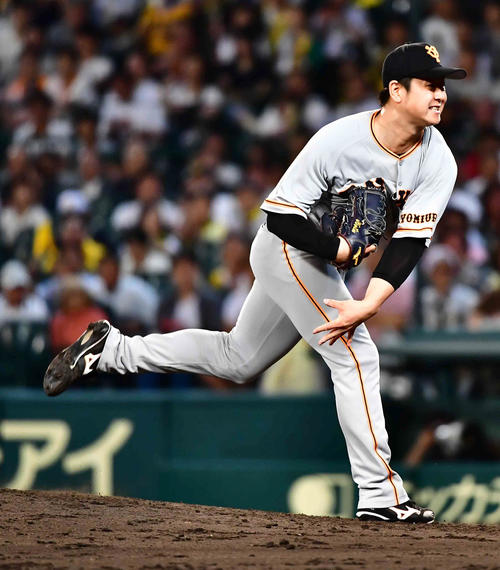 阪神対巨人　巨人2番手で登板した中川（撮影・小沢裕）