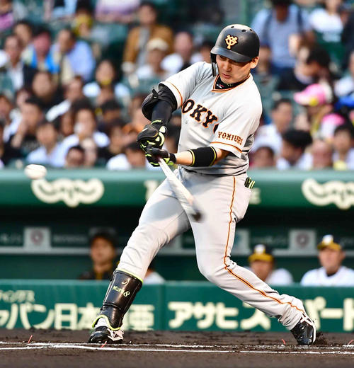 阪神対巨人　1回表巨人2死、丸は右越えに先制ソロ本塁打を放つ（撮影・小沢裕）
