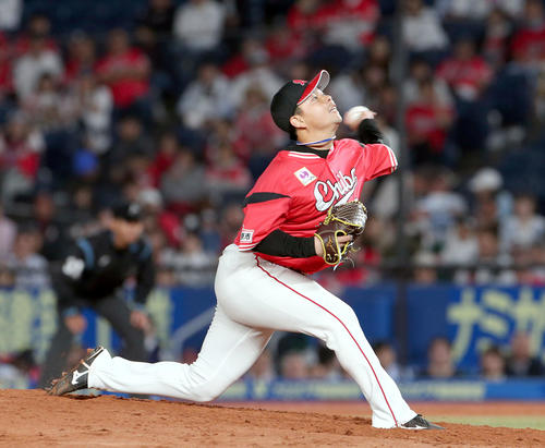 ロッテ対日本ハム　7回から登板するロッテ松永（撮影・佐藤翔太）