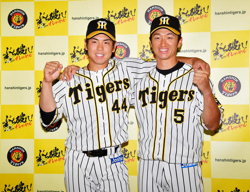 阪神梅野隆太郎（左）と近本光司