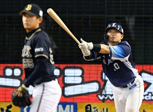 6月30日の西武対オリックス　8回裏西武1死一塁、森は右越え2点本塁打を放つ（撮影・滝沢徹郎）