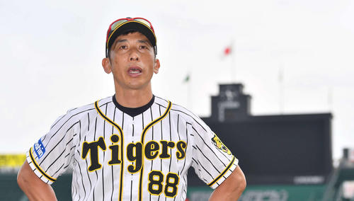 10日、前半戦の総括をする矢野監督（撮影・上田博志）