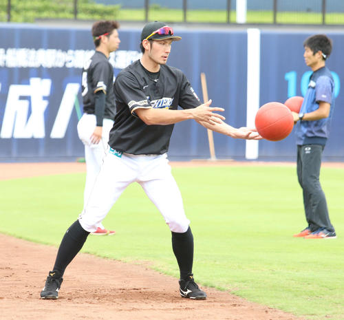 2軍の全体練習に参加した日本ハム大田（撮影・木下大輔）