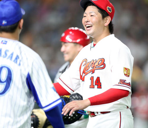 全セ対全パ　2回を投げ終えた全セ広島大瀬良は笑顔でベンチに引き揚げる（撮影・垰建太）