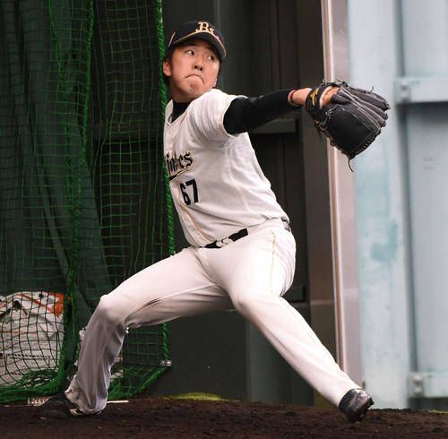 オリックス時代の佐藤世那（2016年2月20日撮影）