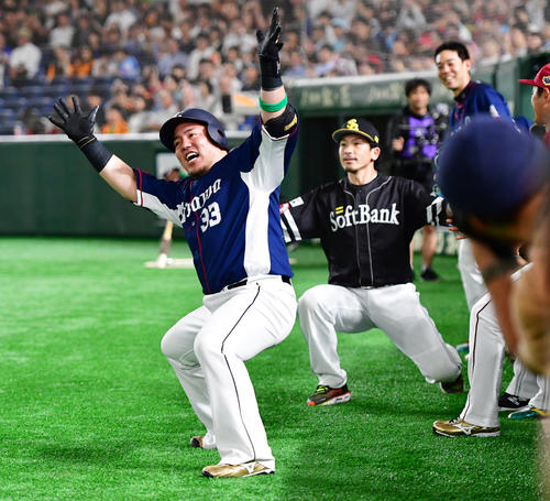 西武山川に軍配弾 熱男らとどすこいパフォーマンス プロ野球 日刊スポーツ