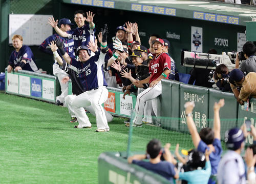 西武山川に軍配弾 熱男らとどすこいパフォーマンス プロ野球 日刊スポーツ