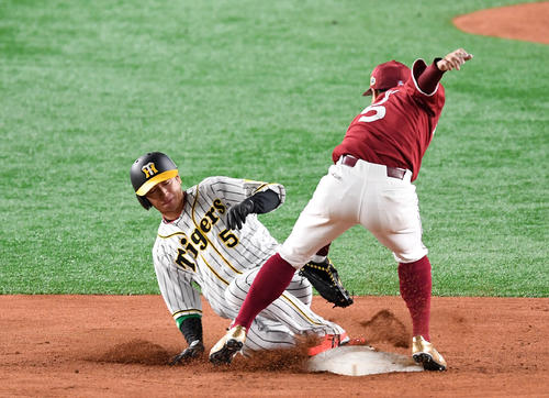 オールスター第1戦　全セ対全パ　6回裏全セ1死一塁、盗塁を決める阪神近本（撮影・横山健太）