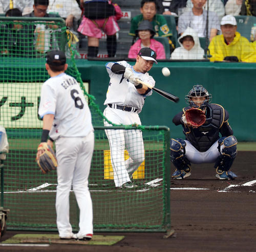 全セ対全パ　ホームラン競争に出場する西武森（撮影・前田充）
