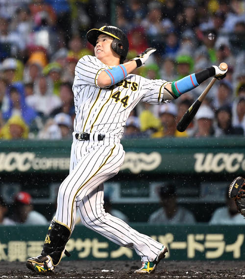 オールスター第2戦　全セ対全パ　2回裏全セ無死、左越え本塁打を放つ阪神梅野（撮影・横山健太）
