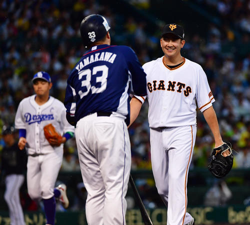 プロ野球オールスター第2戦　全セ対全パ　1回表全パ2死一塁、西武山川穂高を遊ゴロに抑える巨人菅野智之（撮影・清水貴仁）
