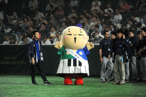 ヤマハの応援にかけつけた浜松市のイメージキャラクター・出世大名家康くん