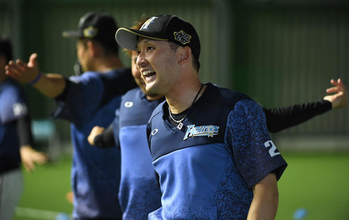 笑顔でアップする杉谷拳士（撮影・今浪浩三）
