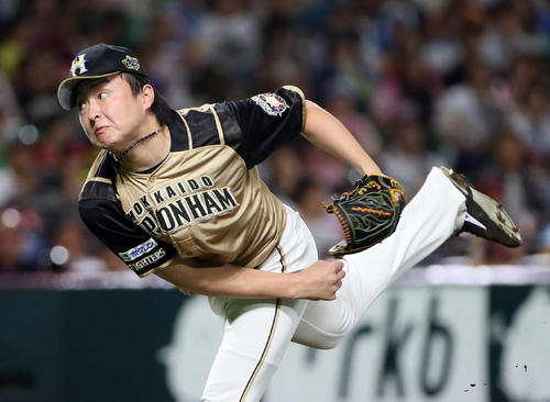 ソフトバンク対日本ハム　3番手で登板する石川直也（撮影・栗木一考）