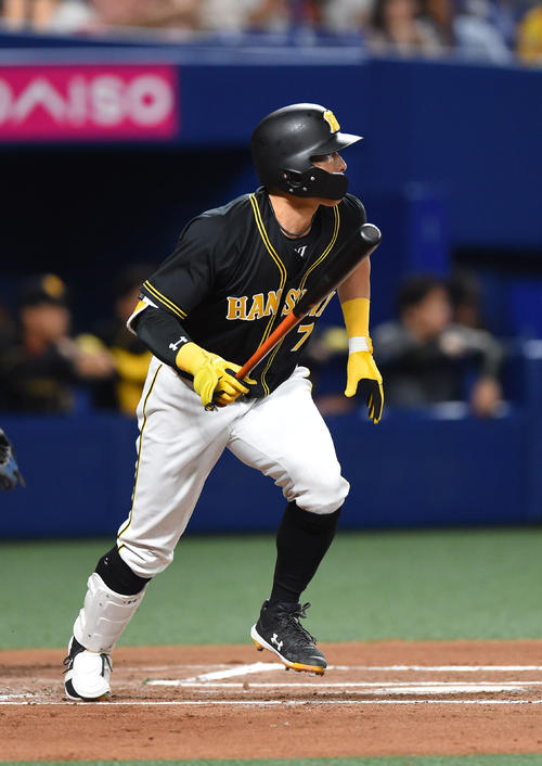 中日対阪神戦　6回表阪神1死二塁、中前適時打を放った糸井嘉男（撮影・森本幸一）