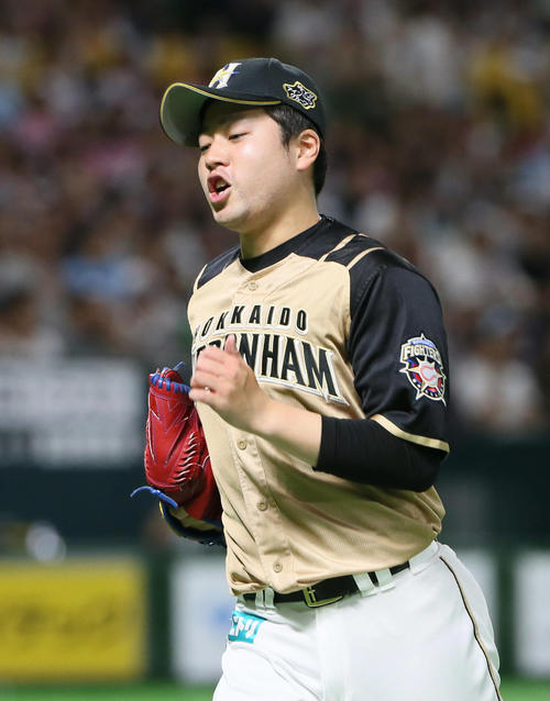 2回裏ソフトバンク1死一塁、堀瑞輝は松田宣浩を遊併殺に仕留める（撮影・栗木一考）